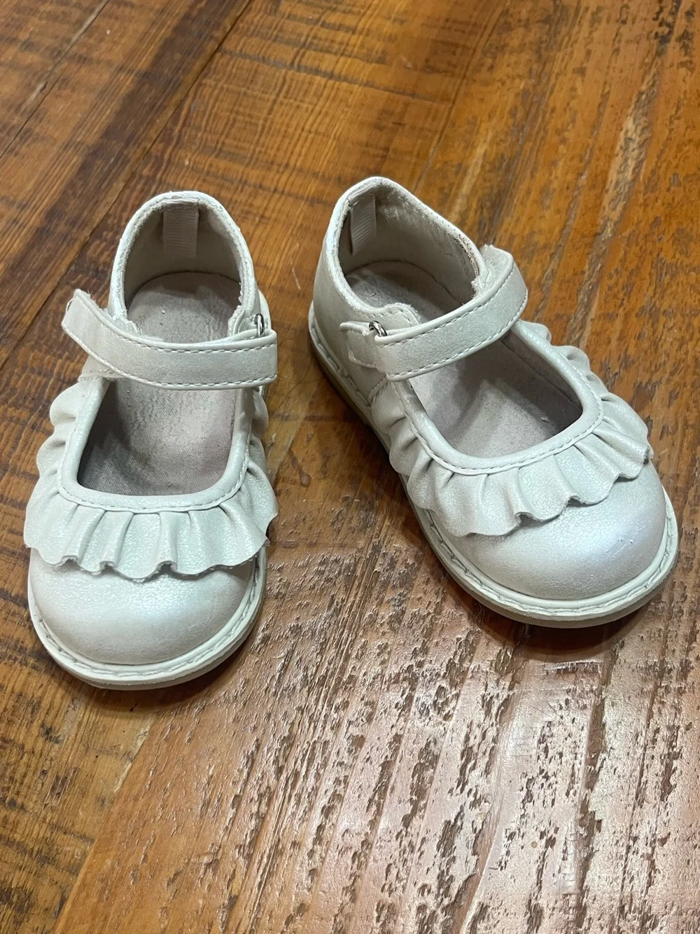 Baby Deer Kamdyn Mary Jane Ivory Shimmer Dress Shoes with Ruffle Trim Size 5